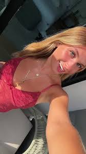 Mia Bowman's Instagram, Twitter & Facebook