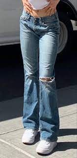 Instagram Picture Aesthetic Photo Inspo Fit Inspo Fashion Inspo Low Rise Jeans Flare Jeans Flair Jeans Outfit Low Rise Flare Jeans Low Rise Flare Jeans Outfit