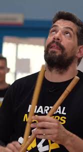 Técnica de Línea Central en Wing Chun: Control Corporal y Estrategia  Defensiva