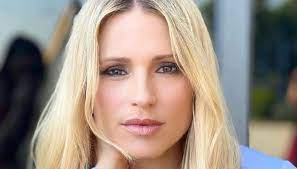 Мишель ханзикер (michelle hunziker) | фотографии знаменитостей на theplace.ru. Michelle Hunziker Pregnant She Reveals The Truth To Striscia La Notizia