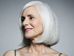Quelle Coupe Adopter Pour Sublimer Les Cheveux Gris Ou Blancs Femme Actuelle Le Mag