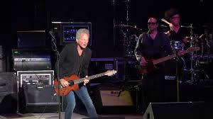 Let's discover his biography, net worth, age, wife/partner, family american star lindsey buckingham is the most outstanding musician in music history, and that success has made the superstar a wealthy musician. Lindsey Buckingham Of Fleetwood Mac Doing What I Can Youtube