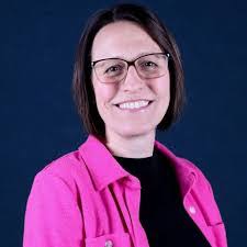 Nikki Porter's Instagram, Twitter & Facebook