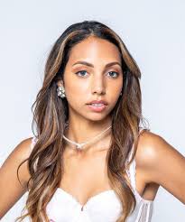 Allie Mcintosh's Instagram, Twitter & Facebook