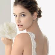 Molte spose indossano un pezzo di gioielleria per capelli costume il loro giorno di matrimonio come alternativa a. Come Scegliere I Gioielli Per La Sposa Perfetti In 5 Passi