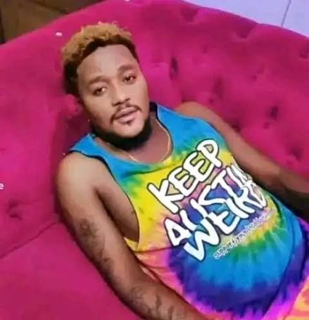 Ferre Gola, annonce le décès de Guy Gola, son frère biologique et membre au sein de son orchestre “Jet-Set” survenu ce lundi 17 avril à Kinshasa.