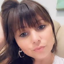 Clarissa Mcleod's Instagram, Twitter & Facebook