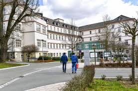 Mutige betriebe trotzen diktatur symbolbild: Awxbsg4wzu0ifm