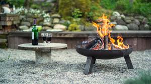 Zu hoch ist die gefahr, dass durch funkenflug ein unkontrollierbarer brand entstehen, der sich durch wind rasch ausbreitet. Feuerstelle Fur Terrasse Garten Modelle Im Vergleich Stern De