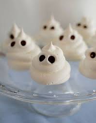 Meringues Fantomes De Halloween Halloween Des Recettes Effrayantes Et Faciles Reperees Sur Pinterest Elle A Table Cuisine Halloween Halloween Fantome Halloween