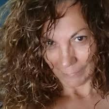 Mis más sinceras palabras de condolencias por tan irreparable perdida pero  ella y dios te dará la fortaleza para seguir imagino que no es fácil por  qué perder a una madre debe