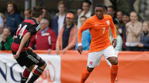 Ook wilfred genee heeft het te pakken: Wilfred Genee Tart Steven Bergwijn Ik Heb Nu Een Psv Hart Psv Inside