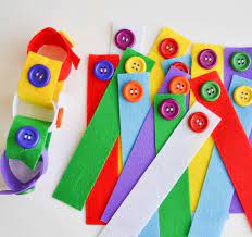 Ince Motor El Goz Koordinasyonu Ve Renk Tanima Odakli Bu Oyunu Hazirlamak Sadece On Be Fine Motor Skills Activities Toddler Activities Motor Skills Activities