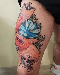 La flor de loto sin color o en blanco representa la máxima pureza y equilibrio mental. 130 Tatuajes De Peces Koi Con El Significado