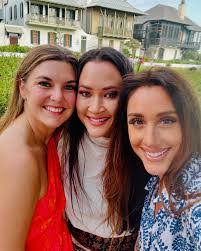 Julia Barlow's Instagram, Twitter & Facebook