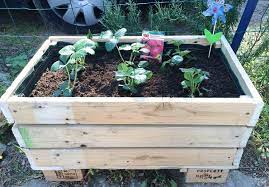 Make some space for a water hose to be placed inside, cut a hole for the hose to go through, and make a planter on top of the pallet box. Diy Pallet Planter How To Make A Pallet Planter Balcony Garden Web