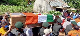 Di italia utara, upacara pemakaman dilarang, sementara keluarga yang berduka berada di rumah. Ribuan Menghadiri Pemakaman Tentara Katolik Yang Tewas Dalam Bentrokan India Tiongkok Catholic News In Asia Licas News Licas News