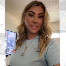 Connie Schaub's Instagram, Twitter & Facebook