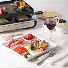 De nos jours, l'appareil à raclette est plus moderne le plateau du milieu sert à poser les coupelles. 10 Aliments Vedettes De La Raclette Je Cuisine