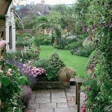 This Is The Kind Of Look We Want For The Back Garden With Curved Borders And Lawn Paving From Shed To Patio Jardines Diseno De Jardin Decoraciones De Jardin