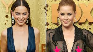 Emilia clarke is an english actress who caught the eyeballs of the global audience with her stunning portrayal in the american fantasy series, game of thrones as daenerys targaryen since 2011. Hatten Diese Beiden Ladys Die Heissesten Emmy Dekolletes Promiflash De