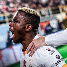 Osimhen should better sign for PSG at least they are willing to give him a  good contract instead of coming to a club that acts as if you are forcing  your self