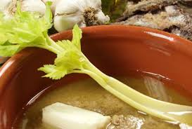 La bagna cauda è un piatto unico, tipico della cucina piemontese. Ricetta La Bagna Cauda Piemontese
