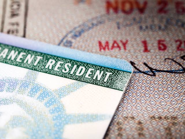 Motivos por los que se puede perder la 'green card' en Estados Unidos | Inmigración en Estados Unidos | EL PAÍS US