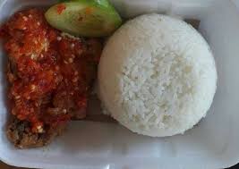 Apalagi yang dilengkapi topping mozarella, jadi semakin nikmat! Ragam Resto Ayam Geprek Cobek Panjer