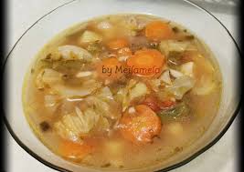 Ilustrasi sop (istockphoto.com) jika bumbu halus yang ditumis sudah matang, segera masukkan ke dalam panci rebusan buntut. Cara Gampang Memasak Enak Sayur Sop Pedas Resep Masakan Dirumah Sehari Hari