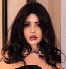 Linda Stella's Instagram, Twitter & Facebook