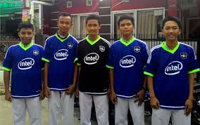 Pakai beberapa aplikasi desain baju keren ini di pc dan android seperti berikut. Pesan Baju Bola Desain Sendiri