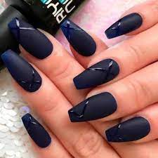 Glittered coffin nails with v shaped nail art. Matte Nails For Fall Simple Matte Nails Chic Nail Designs Easy Designs For Short Nails Winter Matte Nails Matte Nails Design Black Coffin Nails Trendy Nails