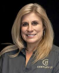 Lisa Rossow's Instagram, Twitter & Facebook