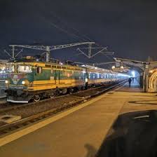 Va fi introdus în circulaţie un tren nou (143/686 și 687/144). Marius Peculea Mariuspeculea Profil Pinterest