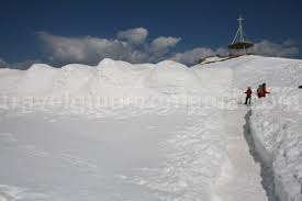 Hotelierii de la bâlea lac au fost nevoiţi să amâne, pentru prima dată în ultimii 15 ani, construcţia singurului hotel de gheaţă. Gb1fjvz Ctpinm