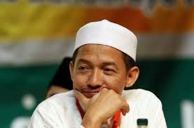 Nik abduh was born on 22 march 1970. Pas Bawa Islam Sebenar Berbanding Pan Nik Abduh