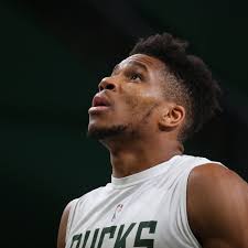 Giannis antetokounmpo suffered a knee injury during tuesday's eastern conference finals game 4 loss to the atlanta hawks, setting alarm bells to the milwaukee bucks and the greek national team. Giannis Antetokounmpo Injury Update Bucks All Star Ruled Out Saturday Vs Cavaliers Draftkings Nation