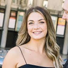 Stephanie Lakin's Instagram, Twitter & Facebook