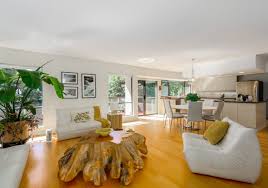 Luxury residence on mill creek w/ dock & boathouse will be perfect for the individual/household that is needing interim housing while a home is being constructed or while transferring to the area. Exceptional Unfurnished House Maple Ridge