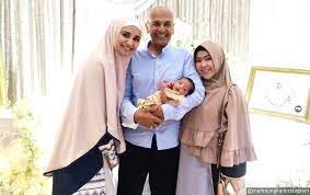 Mark sungkar membenarkan jika dirinya menjadikan shireen dan zaskia sebagai jaminan agar bisa bebas menjadi tahanan kota. Istri Mark Sungkar Tutupi Perut Pakai Stiker Ibu Tiri Shireen Zaskia Hamil