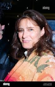 Mimi Smith's Instagram, Twitter & Facebook