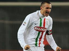 Der fußballspieler giorgio chiellini war in der saison 2009/2010 bei juventus turin unter vertrag und wird dort in der abwehr eingesetzt. Juventus Is Chiellini A Problem Juventus Calciomercato Com