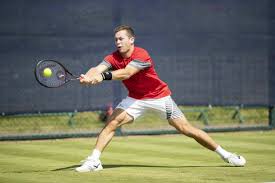 Roger federer outlasts german dominik koepfer to reach the fourth round in paris. Coach Schwarmt Von Dominik Kopfer Im Gym Ist Er Ein Biest Mytennis News
