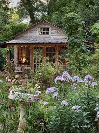 Jenny S Adorable Shed And Gorgeous Garden Living Vintage Hutte Gartenhauser Gartenhaus Gartenhaus Bauen