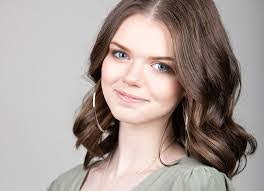 Daryl Layton's Instagram, Twitter & Facebook