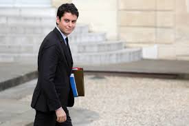Gabriel attal a ainsi savouré la bonne nouvelle en compagnie de son compagnon. Info Closer Gabriel Attal L Un De Ses Premiers Amours Est Une Celebre Chanteuse Chanteur Gabriel Premier Amour