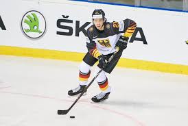 Damit man eishockey besser versteht, versuchen wir euch die wichtigsten sachen aus der welt des eishockeys zu erklären bzw. Mit Seider Bergmann Und Holzer Bundestrainer Soderholm Setzt Fur Deutschland Cup Auf Erfahrung Und Jugend Eishockey News