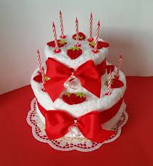 Geburtstag Handtuchtorte Erbeeren Kerzen