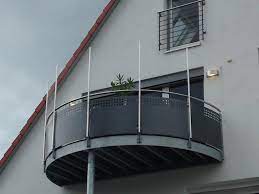 Schnell also den balkon ausmessen und die daten an schutznetze24.de übermittelt und dabei den wie kann man jedoch den katzenschutz nun oben und unten befestigen, um auch schnell kamen wir auf den gedanken: Katzensicherung Fur Balkon Fenster Und Garten Der Katzennetz Spezialist